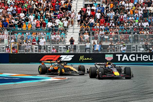 May 4, 2025, Miami, Florida, USA: Max Verstappen (NED) - Oracle Red Bull Racing - Red Bull RB21 - Honda RBPT an Oscar Piastri (AUS) - McLaren Formula 1 Team - McLaren MCL39 - Mercedes.during Formula 1 Crypto.com Miami Grand Prix 2025 at Miami International Autodrome in Florida, USA, on May 1st-4th. Avens-Images.com Miami USA - ZUMAm217 20250504_zsp_m217_008 Copyright: xAlessioxDexMarcox