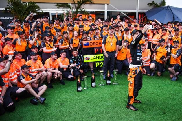 Sport Bilder des Tages F1 - MIAMI GRAND PRIX 2025 PIASTRI Oscar (aus), McLaren F1 Team MCL39, portrait, NORRIS Lando (gbr), McLaren F1 Team MCL39, portrait McLaren F1 Team celebration during the Formula 1 Crypto.com Miami Grand Prix 2025, 6th round of the 2025 FIA Formula One World Championship, WM, Weltmeisterschaft from May 2 to 4, 2025 on the Miami International Autodrome, in Miami Gardens, Florida, United States of America - Miami GardensUnited States  Copyright: xEricxAlonsox