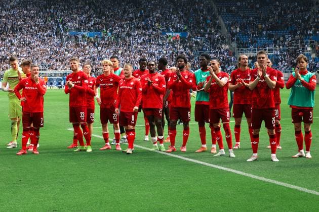 04 05 2025, Football, Men, 2 Bundesliga, Season 2024 2025, Karlsruher SC 1 FC Kaiserslautern, The team 1 FC Kaiserslautern disappoints Karlsruhe BBBank Wildpark Baden Württemberg Germany EN Copyright: xSebastianxBachx
