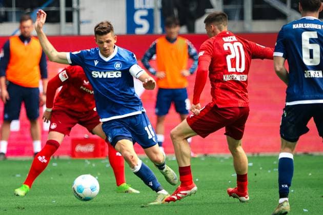 04 05 2025, Football, Men, 2 Bundesliga, Season 2024 2025, Karlsruher SC 1 FC Kaiserslautern, Tobias Raschl 1 FC Kaiserslautern , Marvin Wanitzek Karlsruher SC Karlsruhe BBBank Wildpark Baden Württemberg Germany EN Copyright: xSebastianxBachx
