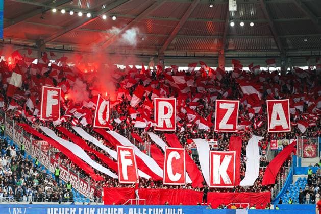 04 05 2025, Football, Men, 2 Bundesliga, Season 2024 2025, Karlsruher SC 1 FC Kaiserslautern, Pyrotechnics of the fans 1 FC Kaiserslautern Karlsruhe BBBank Wildpark Baden Württemberg Germany EN Copyright: xSebastianxBachx