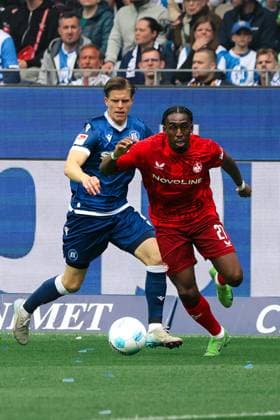 04 05 2025, Football, Men, 2 Bundesliga, Season 2024 2025, Karlsruher SC 1 FC Kaiserslautern, Frank Ronstadt 1 FC Kaiserslautern , Dzenis Burnic Karlsruher SC Karlsruhe BBBank Wildpark Baden Württemberg Germany EN Copyright: xSebastianxBachx