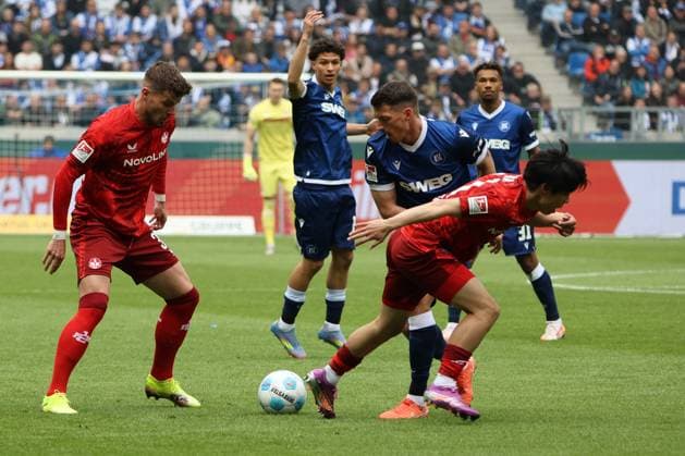 04 05 2025, Football, Men, 2 Bundesliga, Season 2024 2025, Karlsruher SC 1 FC Kaiserslautern, Daisuke Yokota 1 FC Kaiserslautern , Jan Elvedi 1 FC Kaiserslautern , Nicolai Rapp Karlsruher SC Karlsruhe BBBank Wildpark Baden Württemberg Germany EN Copyright: xSebastianxBachx