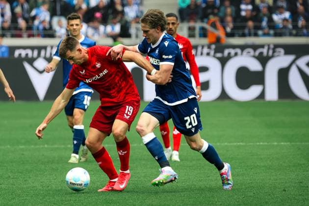 04 05 2025, Football, Men, 2 Bundesliga, Season 2024 2025, Karlsruher SC 1 FC Kaiserslautern, David Herold Karlsruher SC , Daniel Hanslik 1 FC Kaiserslautern Karlsruhe BBBank Wildpark Baden Württemberg Germany EN Copyright: xSebastianxBachx
