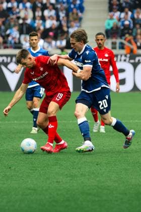 04 05 2025, Football, Men, 2 Bundesliga, Season 2024 2025, Karlsruher SC 1 FC Kaiserslautern, David Herold Karlsruher SC , Daniel Hanslik 1 FC Kaiserslautern Karlsruhe BBBank Wildpark Baden Württemberg Germany EN Copyright: xSebastianxBachx