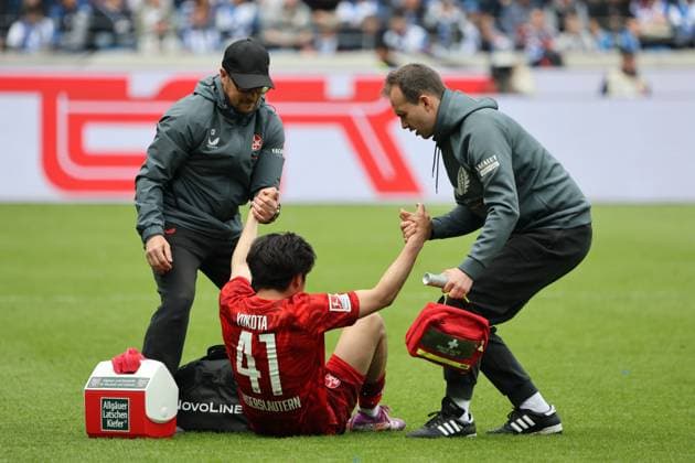 04 05 2025, Football, Men, 2 Bundesliga, Season 2024 2025, Karlsruher SC 1 FC Kaiserslautern, Daisuke Yokota 1 FC Kaiserslautern injured Karlsruhe BBBank Wildpark Baden Württemberg Germany EN Copyright: xSebastianxBachx