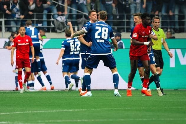 04 05 2025, Soccer, Men, 2 Bundesliga, Season 2024 2025, Karlsruher SC 1 FC Kaiserslautern, Goal celebration for 2 1, Goalscorer Sebastian Jung Karlsruher SC Karlsruhe BBBank Wildpark Baden Württemberg Germany EN Copyright: xSebastianxBachx