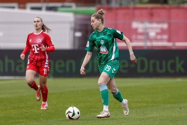 Saskia Matheis SV Werder Bremen, 19 on the ball, single image, full body, action, action, match scene, THE DFB GUIDELINES PROHIBIT ANY USE OF PHOTOGRAPHS AS IMAGE SEQUENCES AND OR QUASI VIDEO DFB REGULATIONS PROHIBIT ANY USE OF PHOTOGRAPHS AS IMAGE SEQUENCES AND OR QUASI VIDEO , 04 05 2025, Bremen Germany , Soccer, Google Pixel Women Bundesliga, SV Werder Bremen 1 FC Köln xobx