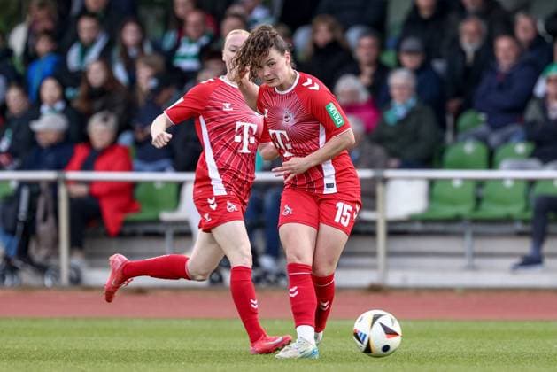 Amelie Bohnen 1 FC Köln, 15 on the ball, single image, full body, action, action, match scene, THE DFB GUIDELINES PROHIBIT ANY USE OF PHOTOGRAPHS AS IMAGE SEQUENCES AND OR QUASI VIDEO DFB REGULATIONS PROHIBIT ANY USE OF PHOTOGRAPHS AS IMAGE SEQUENCES AND OR QUASI VIDEO , 04 05 2025, Bremen Germany , Soccer, Google Pixel Women Bundesliga, SV Werder Bremen 1 FC Köln xobx