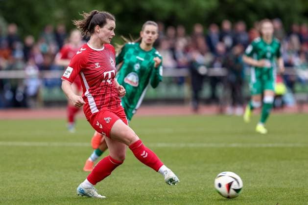 Amelie Bohnen 1 FC Köln, 15 on the ball, single image, full body, action, action, match scene, THE DFB GUIDELINES PROHIBIT ANY USE OF PHOTOGRAPHS AS IMAGE SEQUENCES AND OR QUASI VIDEO DFB REGULATIONS PROHIBIT ANY USE OF PHOTOGRAPHS AS IMAGE SEQUENCES AND OR QUASI VIDEO , 04 05 2025, Bremen Germany , Soccer, Google Pixel Women Bundesliga, SV Werder Bremen 1 FC Köln xobx