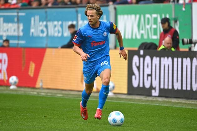 Jann Fiete ARP Kiel , action,single action,single image,cropped image,full body shot,whole figure Football 1 Bundesliga season 2024 2025, 32 Matchday, Matchday32 FC Augsburg Holstein Kiel 1 3 on 04 05 2025 , WWK Arena Augsburg