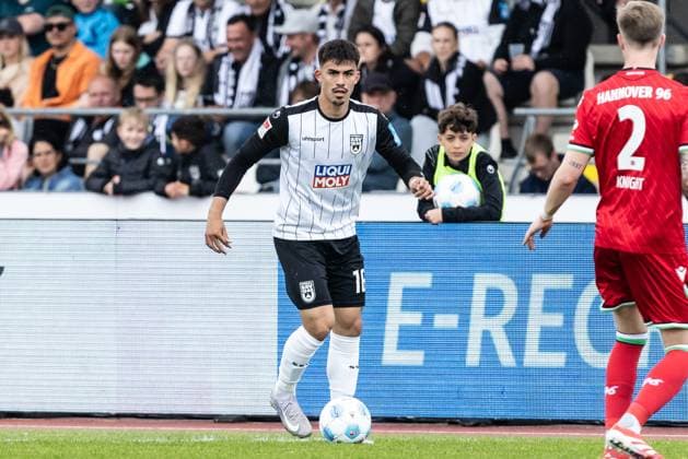 Soccer Men 2 Bundesliga 32 Matchday Season 2024 2025 SSV Ulm 1846 Soccer vs Hannover 96 03 05 2025 03 05 2025, Soccer, Season 2024 2025, 2 Bundesliga, 32 Matchday, SSV Ulm Hannover 96, 16 Aaron Keller SSV Ulm 1846 Soccer Photo Lucca Fundel DFL regulations prohibit any use of photographs as image sequences and or quasi video Ulm Donaustadion Baden Württemberg Germany
