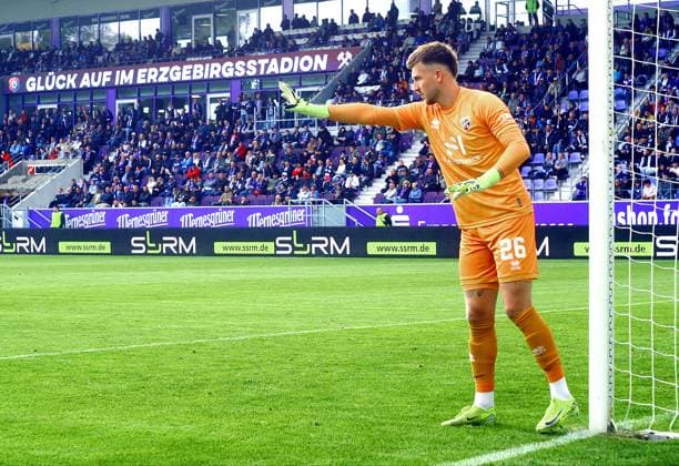 Goalkeeper Pelle Boevink Ingolstadt Football 3 Liga 2024 25 FC Erzgebirge Aue FC Ingolstadt 1 0 am 4 5 2025 Erzgebirge Aue FC Ingolstadt