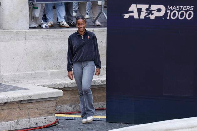 May 5, 2025, Rome, ITALY: Tyra Caterina Grant of Italy during the women s and men s draw for the Masters 1000 Rome tournament in front of the Trevi Fountain, Rome, Italy, 05 May 2025. ANSA FABIO FRUSTACI Masters 1000 Rome Tennis Tournament Draw  - ZUMAa110 20250505_zaf_a110_002 Copyright: xFabioxFrustacix