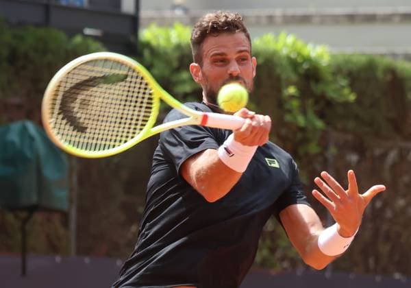 MAY 05, Rome, Italy: STEFANO NAPOLITANO (ITA) in action against M. Fucsovics (HUN) during their Tennis Internazionali d Italia BNL Italian Open in Rome, Italy. Fucsovics won 6:2, 6:3. Tennis 2025: ATP, Tennis Herren Italian Open: FUCSOVICS 6:2 6:3 NAPOLITANO  - ZUMAp169 20250505_zea_p169_338 Copyright: xFelicexCalabrox