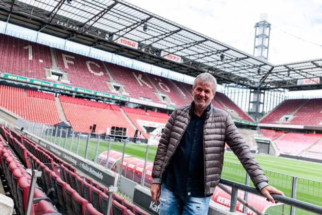 1 FC Köln press conference presentation Friedhelm Funkel 05 05 2025 Friedhelm Funkel head coach 1 FC Köln , poses in the stadium press conference 1 FC Köln presentation Friedhelm Funkel as new head coach Geissbockheim, 05 05 2025 Copyright: xBEAUTIFULxSPORTS Wunderlx