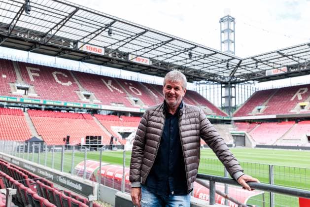 1 FC Köln press conference presentation Friedhelm Funkel 05 05 2025 Friedhelm Funkel head coach 1 FC Köln , poses in the stadium press conference 1 FC Köln presentation Friedhelm Funkel as new head coach Geissbockheim, 05 05 2025 Copyright: xBEAUTIFULxSPORTS Wunderlx