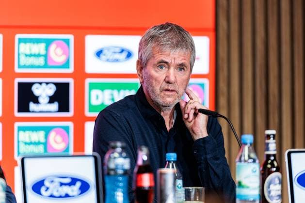 1 FC Köln press conference presentation Friedhelm Funkel 05 05 2025 Friedhelm Funkel head coach, trainer 1 FC Köln press conference 1 FC Köln presentation Friedhelm Funkel as new head coach Geissbockheim, 05 05 2025 Copyright: xBEAUTIFULxSPORTS Wunderlx