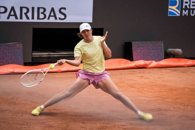 TENNIS : Open de Rome - 05 05 2025 May 5th, 2025 - Iga Swiatek from Poland during a practice session in Rome with Ons Jabeur from Tunisia -  Copyright: xTristanxLapierrex