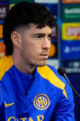 May 5, 2025, Milan, Milan, Italy: Alessandro Bastoni of Inter attends his press conference, PK, Pressekonferenz ahead of their UEFA Champions League 2024 25 semi final first second leg match against FC Barcelona, Barca at Giuseppe Meazza Stadium on May 05, 2025 in Milan, Italy. Milan Italy - ZUMAa181 20250505_zaa_a181_003 Copyright: xDennisxAgyemanx
