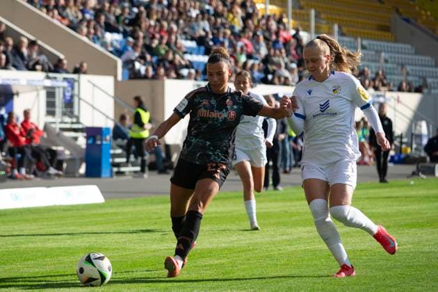 GER, Jena, Fußball, Google Pixel Frauen Bundesliga, 21 Spieltag, FC Carl Zeiss Jena vs FC Bayern Muenchen im Bild v l Arianna Caruso FC Bayern 27 , Anja Heuschkel FC Carl Zeiss Jena 14 , Zweikampf 05 05 2025, Ernst Abbe Sportfeld Jena DFL DFB REGULATIONS PROHIBIT ANY USE OF PHOTOGRAPHS AS IMAGE SEQUENCES AND OR QUASI VIDEO, Copyright: HMBxMedia PaulxFritz