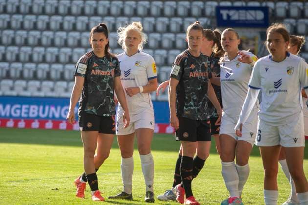 GER, Jena, Soccer, Google Pixel Womens Bundesliga, Matchday 21, FC Carl Zeiss Jena vs FC Bayern Muenchen in the picture from l Jovana Damnjanovic FC Bayern 09 , Fiona Gaißer FC Carl Zeiss Jena 22 , Michelle Ulbrich FC Bayern 28 , Lisa Gora FC Carl Zeiss Jena 16 , in the penalty area 05 05 2025, Ernst Abbe Sportfeld Jena DFL DFB REGULATIONS PROHIBIT ANY USE OF PHOTOGRAPHS AS IMAGE SEQUENCES AND OR QUASI VIDEO, Copyright: HMBxMedia PaulxFritz