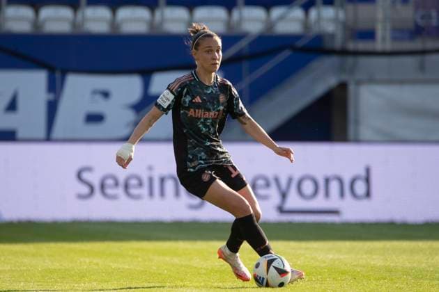 GER, Jena, Fußball, Google Pixel Frauen Bundesliga, 21 Spieltag, FC Carl Zeiss Jena vs FC Bayern Muenchen im Bild v l Julia Zigiotti Olme FC Bayern 16 , Freisteller 05 05 2025, Ernst Abbe Sportfeld Jena DFL DFB REGULATIONS PROHIBIT ANY USE OF PHOTOGRAPHS AS IMAGE SEQUENCES AND OR QUASI VIDEO, Copyright: HMBxMedia PaulxFritz