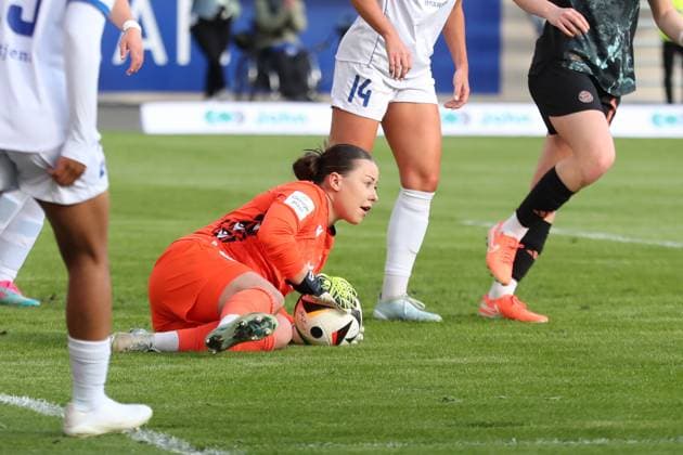 1 Bundesliga Women FC Carl Zeiss Jena vs FC Bayern Munich, 05 05 25 Goalkeeper Mariella El Sherif 1, FC Carl Zeiss Jena has the ball safely Football, Google Pixel Women Bundesliga, Season 2024 2025, 21 Matchday FC Carl Zeiss Jena vs FC Bayern Munich on 05 05 25, Ernst Abbe Sportfeld, ad hoc Arena, Jena DFB REGULATIONS PROHIBIT ANY USE OF PHOTOGRAPHS AS IMAGE SEQUENCES AND OR QUASI VIDEO Copyright: xBEAUTIFULxSPORTS JanxKaeferx