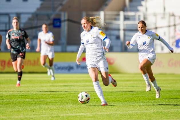 05 05 2025, xomx, Soccer Google Pixel Women Bundesliga, Carl Zeiss Jena FC Bayern Muenchen v l Melina Reuter FC Carl Zeiss Jena am Ball DFL DFB REGULATIONS PROHIBIT ANY USE OF PHOTOGRAPHS as IMAGE SEQUENCES and or QUASI VIDEO Jena