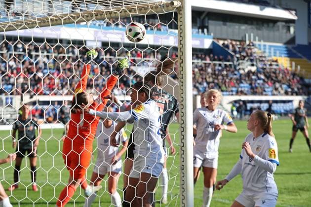 1 Bundesliga Women FC Carl Zeiss Jena vs FC Bayern Munich, 05 05 25 Goalkeeper Mariella El Sherif 1, FC Carl Zeiss Jena saves with a reflex, Goal scene in the penalty area of Jena Football, Google Pixel Women Bundesliga, Season 2024 2025, 21 Matchday FC Carl Zeiss Jena vs FC Bayern Munich on 05 05 25, Ernst Abbe Sportfeld, ad hoc Arena, Jena DFB REGULATIONS PROHIBIT ANY USE OF PHOTOGRAPHS AS IMAGE SEQUENCES AND OR QUASI VIDEO Copyright: xBEAUTIFULxSPORTS JanxKaeferx