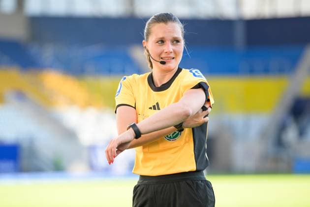 Soccer, Google Pixel Womens Bundesliga, 20250505, FC Carl Zeiss Jena FC Bayern Munich In the picture Referee Selina MENZEL Jena Ernst Abbe Sportfeld Thüringen Germany Copyright: Passion2Press MarkusxFischerx