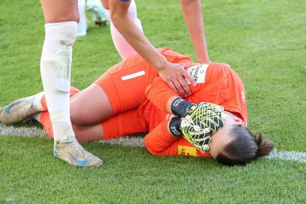1 Bundesliga Women FC Carl Zeiss Jena vs FC Bayern Munich, 05 05 25 Goalkeeper Mariella El Sherif 1, FC Carl Zeiss Jena must lie on the grass with pain in the face Football, Google Pixel Women Bundesliga, Season 2024 2025, 21 Matchday FC Carl Zeiss Jena vs FC Bayern Munich on 05 05 25, Ernst Abbe Sportfeld, ad hoc Arena, Jena DFB REGULATIONS PROHIBIT ANY USE OF PHOTOGRAPHS AS IMAGE SEQUENCES AND OR QUASI VIDEO Copyright: xBEAUTIFULxSPORTS JanxKaeferx