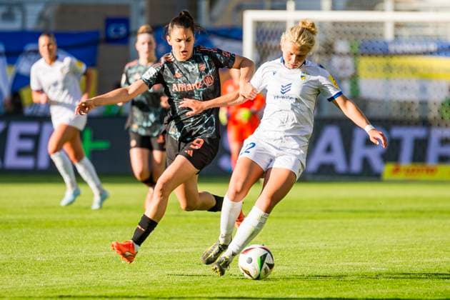 05 05 2025, xomx, Fußball Google Pixel Frauen Bundesliga, Carl Zeiss Jena FC Bayern Muenchen v l Fiona Gaißer FC Carl Zeiss Jena front on the ball Jovana DamnjanoviÄ‡ FC Bayern München DFL DFB REGULATIONS PROHIBIT ANY USE OF PHOTOGRAPHS as IMAGE SEQUENCES and or QUASI VIDEO Jena