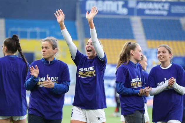 1 Bundesliga Women FC Carl Zeiss Jena vs FC Bayern Munich, 05 05 25 Anja Heuschkel 14, FC Carl Zeiss Jena waves joyfully into the audience Emotions Football, Google Pixel Womens Bundesliga, Season 2024 2025, 21 Matchday FC Carl Zeiss Jena vs FC Bayern Munich on 05 05 25, Ernst Abbe Sportfeld, ad hoc Arena, Jena DFB REGULATIONS PROHIBIT ANY USE OF PHOTOGRAPHS AS IMAGE SEQUENCES AND OR QUASI VIDEO Copyright: xBEAUTIFULxSPORTS JanxKaeferx