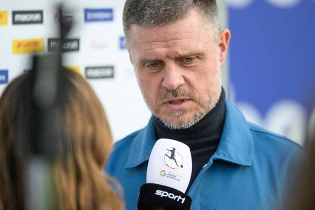 Soccer, Google Pixel Womens Bundesliga, 20250505, FC Carl Zeiss Jena FC Bayern Munich In the picture Coach Bayern Alexander STRAUS TV Interview Jena Ernst Abbe Sportfeld Thüringen Germany Copyright: Passion2Press MarkusxFischerx