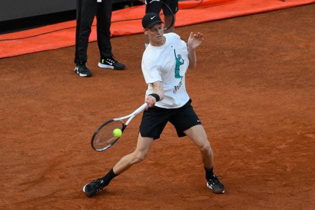 TENNIS - Internazionali di Tennis - Internazionali BNL d Italia Jannik Sinner during training after the disqualification of the ATP, Tennis Herren Master 1000 Internazionali BNL d Italia tournament at Foro Italico on May 5, 2025. ( Photo by Fabrizio Corradetti LiveMedia ) Rome Italy  Copyright: xIPAxSport ABACAx