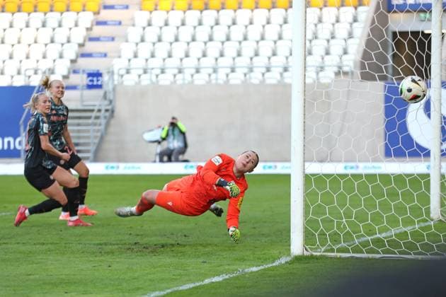 1 Bundesliga Women FC Carl Zeiss Jena vs FC Bayern Munich, 05 05 25 Offside goal of Bayern Women, Goalkeeper Mariella El Sherif 1, FC Carl Zeiss Jena in goal Soccer, Google Pixel Women Bundesliga, Season 2024 2025, 21 Matchday FC Carl Zeiss Jena vs FC Bayern Munich on 05 05 25, Ernst Abbe Sportfeld, ad hoc Arena, Jena DFB REGULATIONS PROHIBIT ANY USE OF PHOTOGRAPHS AS IMAGE SEQUENCES AND OR QUASI VIDEO Copyright: xBEAUTIFULxSPORTS JanxKaeferx