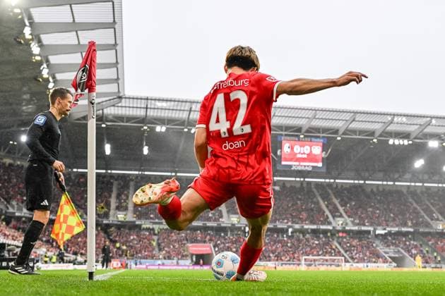 Ritsu Doan SC Freiburg, 42 at corner kick GER, SC Freiburg Bayer 04 Leverkusen, Football, Bundesliga, Matchday 32, Season 2024 2025, 04 05 2025 DFL DFB REGULATIONS PROHIBIT ANY USE OF PHOTOGRAPHS AS IMAGE SEQUENCES AND OR QUASI VIDEO GER, SC Freiburg Bayer 04 Leverkusen, Football, Bundesliga, Matchday 32, Season 2024 2025, 04 05 2025 Freiburg Copyright: xEibner-Pressefoto ThomasxHessx EP_THS