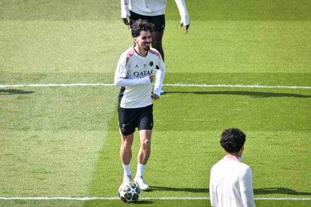 Fußball, CL, Paris St. Germain Training PSG Training before facing Arsenal - FA Paris Saint-Germain’s forward Desire Doue warms up during a training session at the PSG Campus on May 6, 2025, before the UEFA Champions League football match between Paris Saint-Germain and Arsenal FC at the Parc des Princes Stadium in Paris on May 7, 2025. Photo by Firas Abdullah ABACAPRESS.COM Paris Ile-de-France France  Copyright: xAbdullahxFiras ABACAx