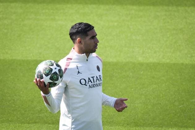Fußball, CL, Paris St. Germain Training PSG Training before facing Arsenal - FA Paris Saint-Germain’s defender Achraf Hakimi warms up during a training session at the PSG Campus on May 6, 2025, before the UEFA Champions League football match between Paris Saint-Germain and Arsenal FC at the Parc des Princes Stadium in Paris on May 7, 2025. Photo by Firas Abdullah ABACAPRESS.COM Paris Ile-de-France France  Copyright: xAbdullahxFiras ABACAx