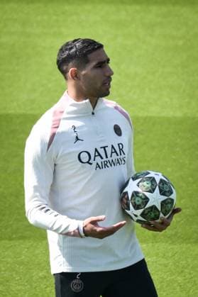 Fußball, CL, Paris St. Germain Training PSG Training before facing Arsenal - FA Paris Saint-Germain’s defender Achraf Hakimi warms up during a training session at the PSG Campus on May 6, 2025, before the UEFA Champions League football match between Paris Saint-Germain and Arsenal FC at the Parc des Princes Stadium in Paris on May 7, 2025. Photo by Firas Abdullah ABACAPRESS.COM Paris Ile-de-France France  Copyright: xAbdullahxFiras ABACAx
