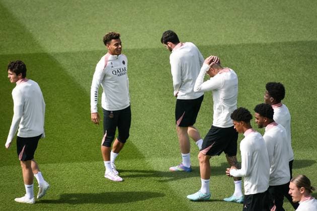 PSG Training before facing Arsenal - FA Paris Saint-Germain’s players enter to warm up during a training session at the PSG Campus on May 6, 2025, before the UEFA Champions League football match between Paris Saint-Germain and Arsenal FC at the Parc des Princes Stadium in Paris on May 7, 2025. Photo by Firas Abdullah ABACAPRESS.COM Paris Ile-de-France France  Copyright: xAbdullahxFiras ABACAx