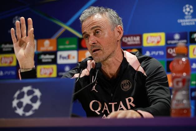 Paris, Parc des Princes 6 05 2025 UEFA press conference ahead of the Champions League 2024 25 semi-final second leg Paris Saint Germain Arsenal FC v l , coach, coach Luis Enrique Paris Saint Germain gestures, gesturing with his arms Copyright: AntonioxBorga
