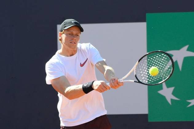 TENNIS - Internazionali di Tennis - Internazionali BNL d Italia Jannik Sinner during training after the disqualification of the ATP, Tennis Herren Master 1000 Internazionali BNL d Italia tournament at Foro Italico on May 6, 2025. ( Photo by Fabrizio Corradetti LiveMedia ) Rome Italy  Copyright: xIPAxSport ABACAx