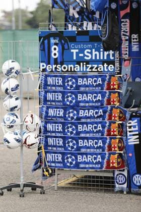 May 6, 2025, Milan, Lombardy, Italy: Merchandising stand selling customized scarfs for the UEFA 2024 25 Semi-Final second leg game between INTER and BARCELONA at the Giuseppe Meazza Stadium in Milan, Italy Milan Italy - ZUMAc179 20250506_zep_c179_006 Copyright: xMickaelxChavetx
