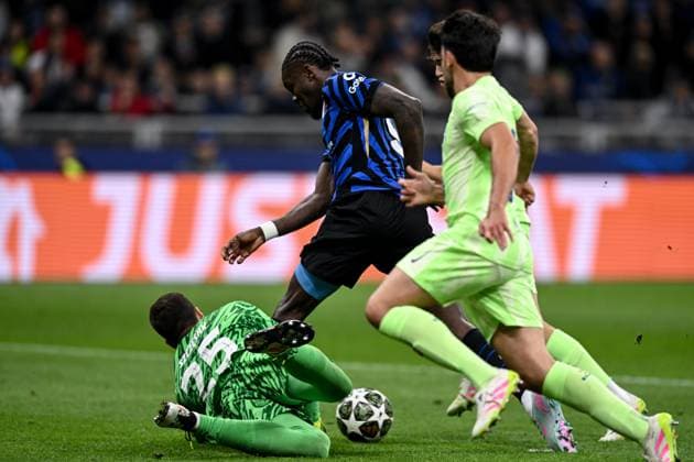 Db Milano 06 05 2025 - Champions League Inter-Barcellona foto Daniele Buffa Image nella foto: Marcus Thuram-Wojciech Szczesny 