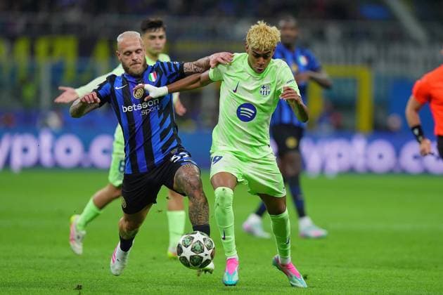 Inter MilanÕs Federico Dimarco fights for the ball with Barcelona s Lamine Yamal . during the Uefa Champions League soccer match between Inter and Barcelona at San Siro Stadium in Milan , North Italy - Tuesday May 06, 2025 . - Soccer  Copyright: xSpada LaPressex