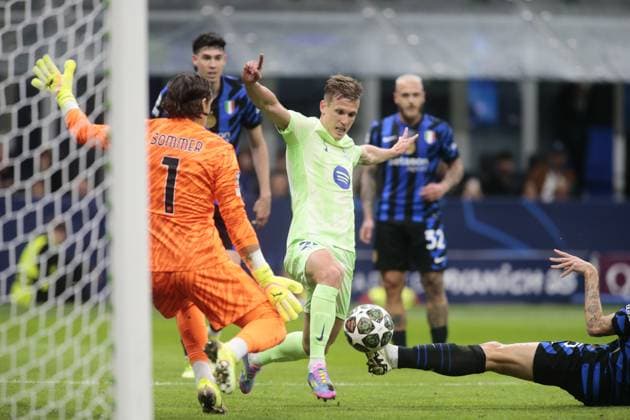 Dani Olmo of FC Barcelona, Barca during the Uefa Champions League 2024 45, semi-final second leg, football match between FC Inter and FC Barcelona on 06 Maj 2025 at San Siro Stadium, Milan, Italy. Photo Nderim Kaceli  Copyright: xNderimxKaceli IPAxSportx xipa-agency.netx xx IPA_57345545 IPA_Agency_IPA57345545