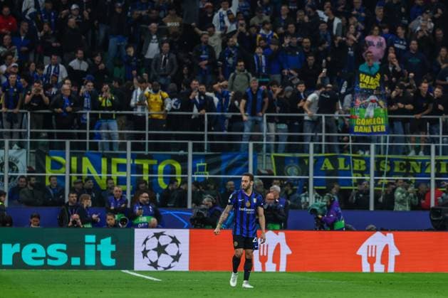 FC Internazionale vs FC Barcelona UEFA Champions League 2024 25 Semi Final 2nd leg 06 05 2025 Hakan Calhanoglu of FC Internazionale celebrates after scoring a goal during UEFA Champions League 2024 25 Semi Final 2nd leg football match between FC Internazionale and FC Barcelona at San Siro Stadium Copyright: xBEAUTIFULxSPORTS Carabellix