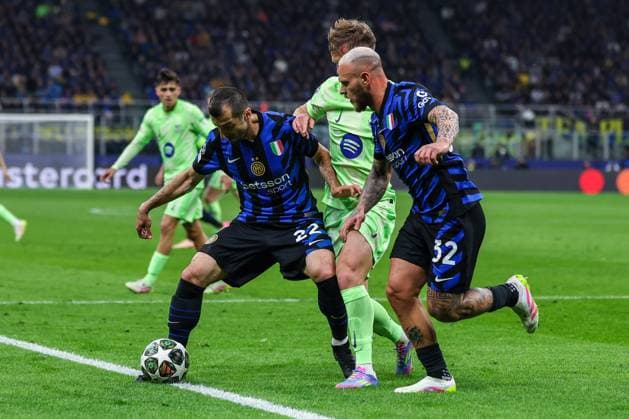 FC Internazionale vs FC Barcelona UEFA Champions League 2024 25 Semi Final 2nd leg 06 05 2025 Henrikh Mkhitaryan of FC Internazionale seen in action during UEFA Champions League 2024 25 Semi Final 2nd leg football match between FC Internazionale and FC Barcelona at San Siro Stadium Copyright: xBEAUTIFULxSPORTS Carabellix